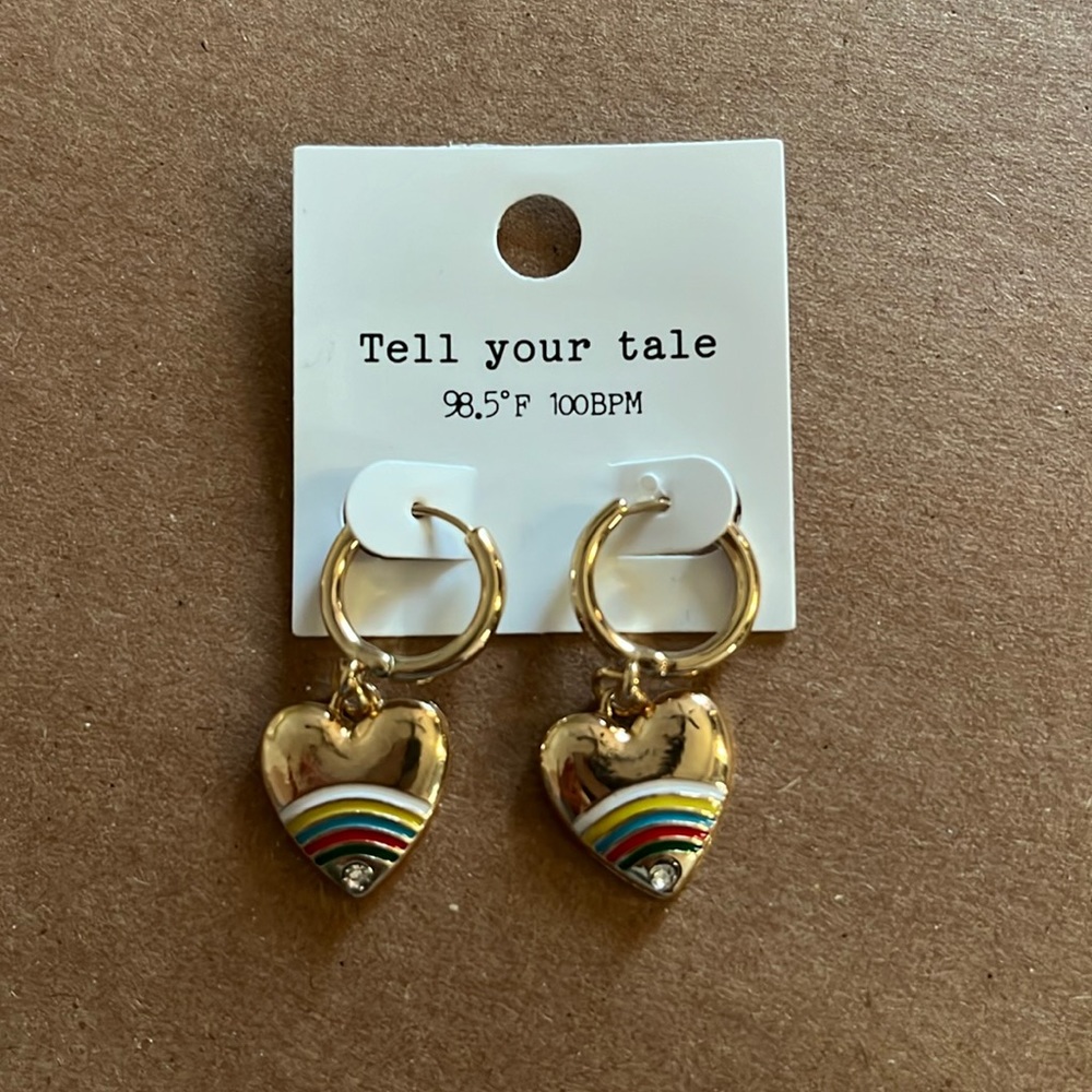 NWT RAINBOW 🌈 HEART EARRINGS